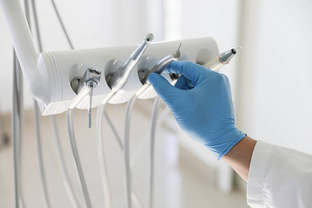 Professional Tooth Extraction technician working in Kenilworth, NJ